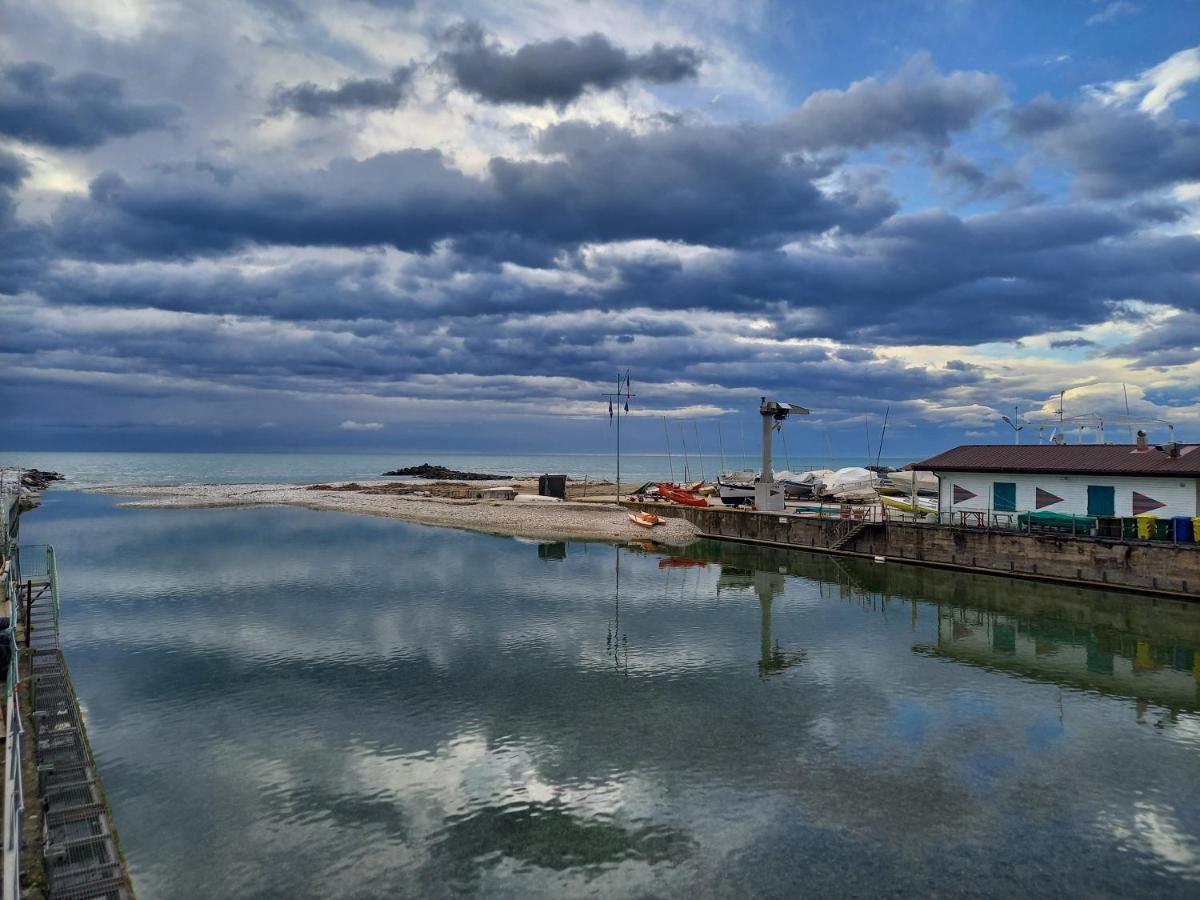 Bilocale Climatizzato A 850M Dalla Spiaggia Casa Katia マリーナ・ディ・マッサ エクステリア 写真